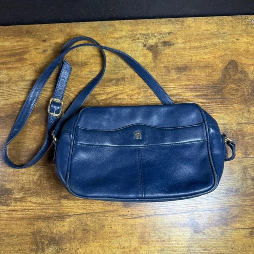 Etienne Aigner Vintage Navy Blue Leather Crossbody Shoulder Bag‎ Womens Medium